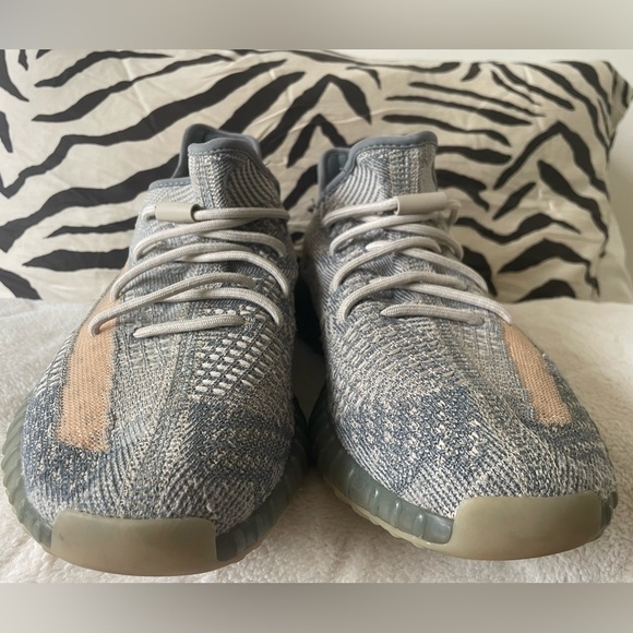 Yeezy 350 V2 Israfil - Picture 4 of 11
